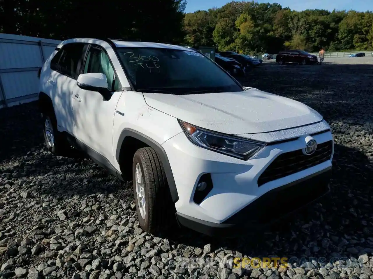 1 Photograph of a damaged car 4T3R6RFV2MU009524 TOYOTA RAV4 2021