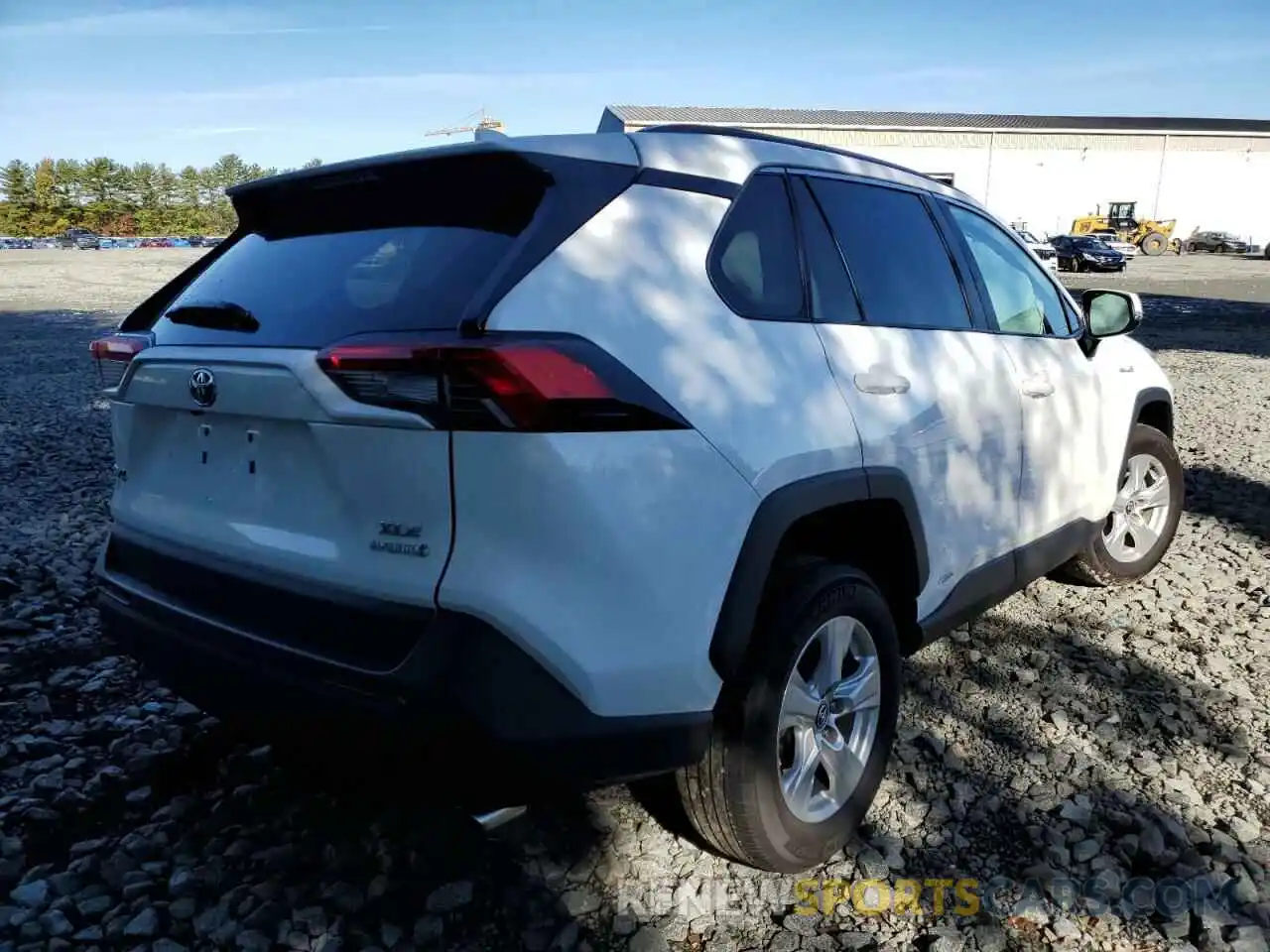 4 Photograph of a damaged car 4T3R6RFV2MU009524 TOYOTA RAV4 2021