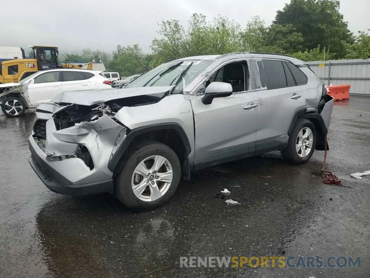 1 Photograph of a damaged car 4T3R6RFV2MU015033 TOYOTA RAV4 2021
