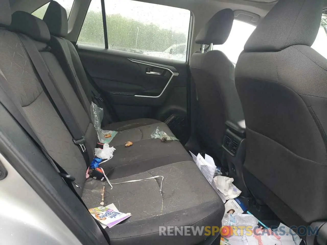 10 Photograph of a damaged car 4T3R6RFV2MU015033 TOYOTA RAV4 2021