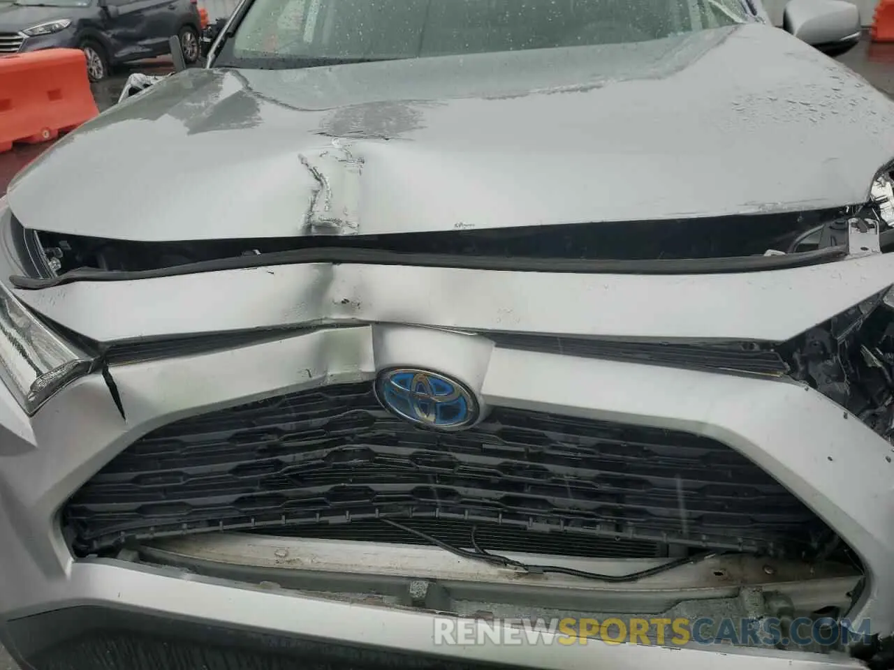 11 Photograph of a damaged car 4T3R6RFV2MU015033 TOYOTA RAV4 2021