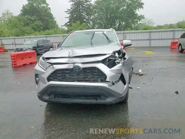 13 Photograph of a damaged car 4T3R6RFV2MU015033 TOYOTA RAV4 2021