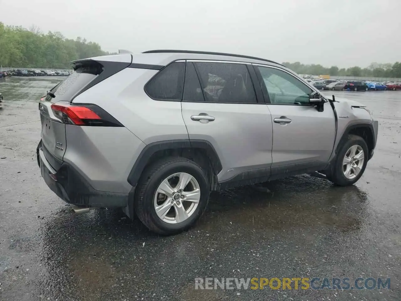 3 Photograph of a damaged car 4T3R6RFV2MU015033 TOYOTA RAV4 2021