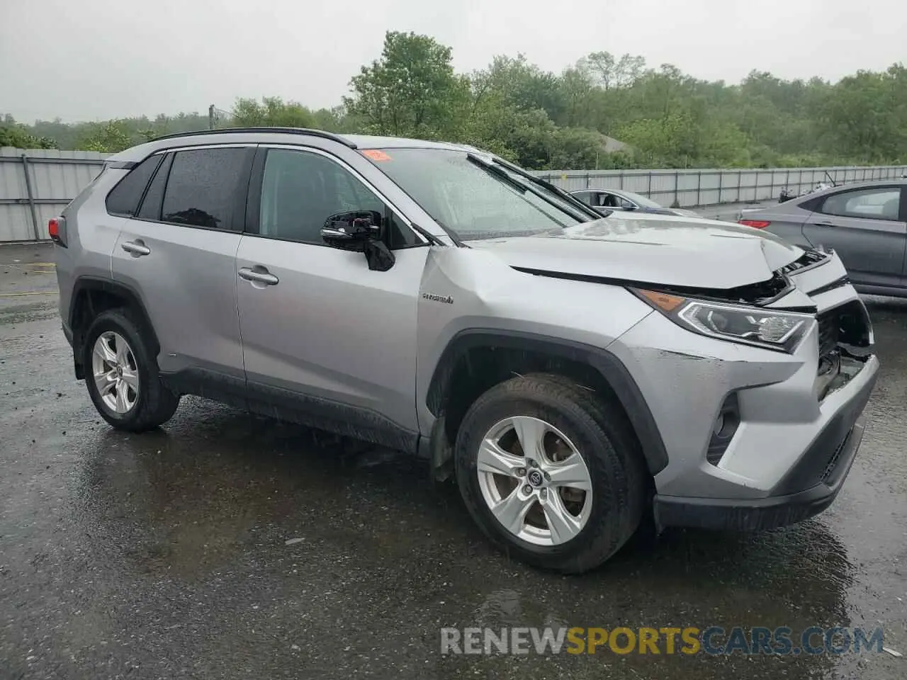 4 Photograph of a damaged car 4T3R6RFV2MU015033 TOYOTA RAV4 2021