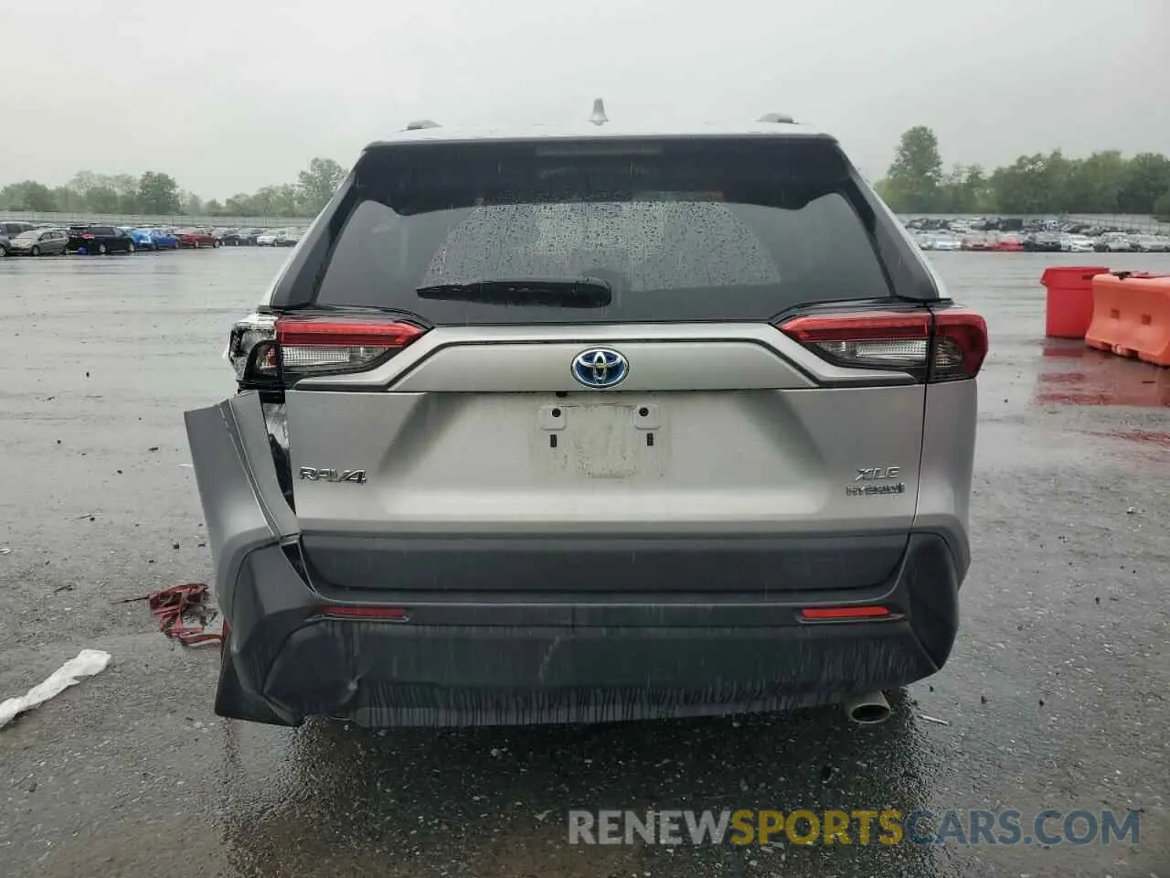 6 Photograph of a damaged car 4T3R6RFV2MU015033 TOYOTA RAV4 2021