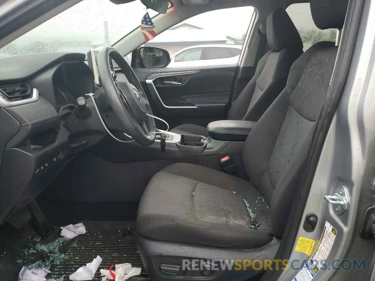 7 Photograph of a damaged car 4T3R6RFV2MU015033 TOYOTA RAV4 2021