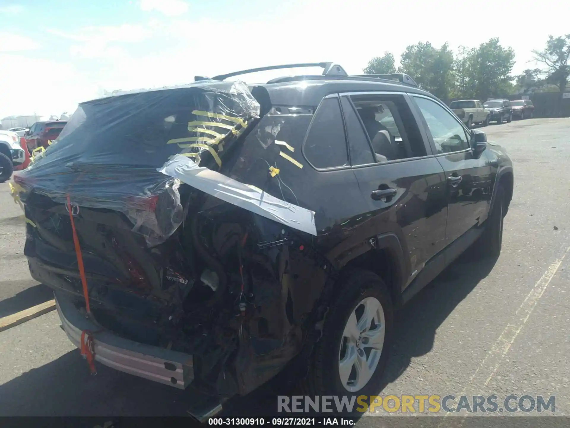 4 Photograph of a damaged car 4T3R6RFV2MU026033 TOYOTA RAV4 2021