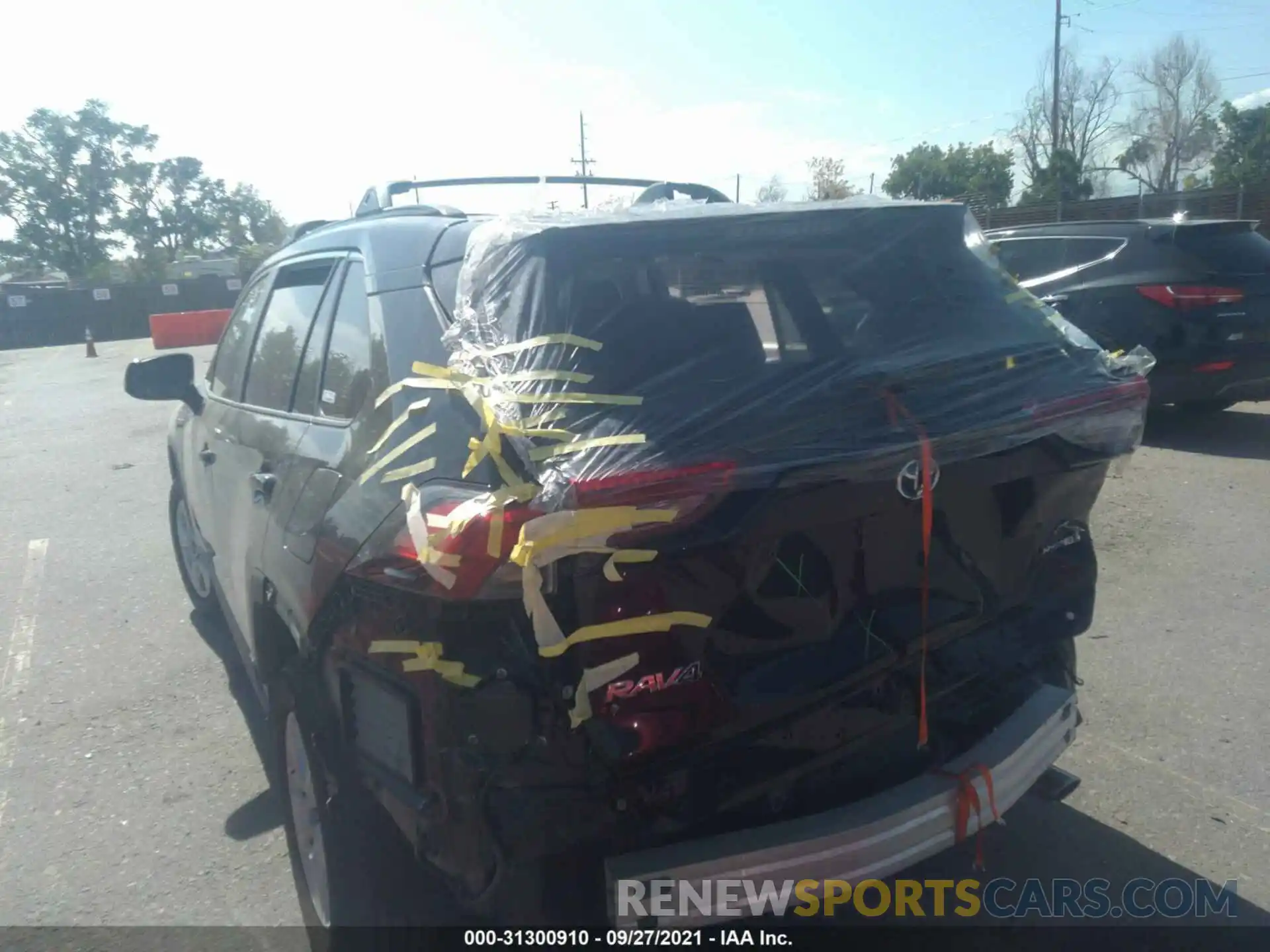 6 Photograph of a damaged car 4T3R6RFV2MU026033 TOYOTA RAV4 2021