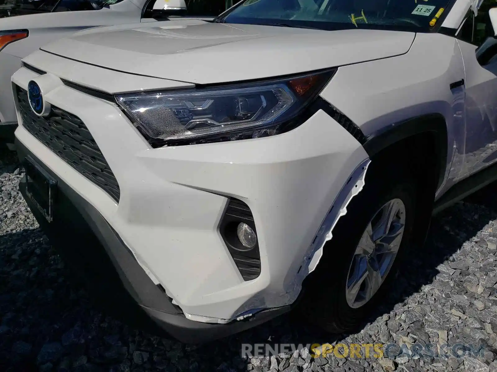 9 Photograph of a damaged car 4T3R6RFV3MU013274 TOYOTA RAV4 2021