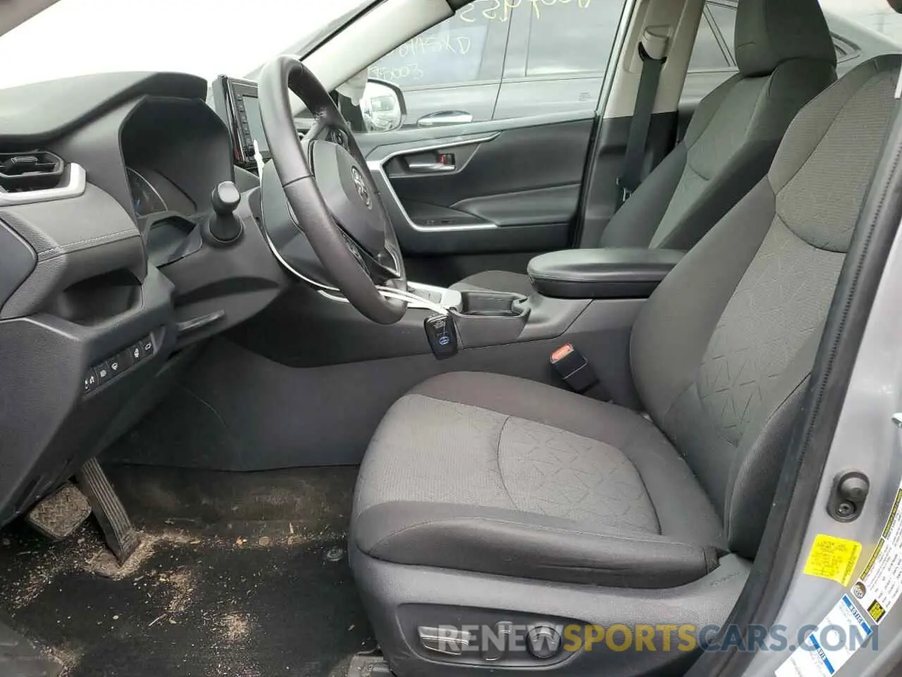 7 Photograph of a damaged car 4T3R6RFV3MU014506 TOYOTA RAV4 2021