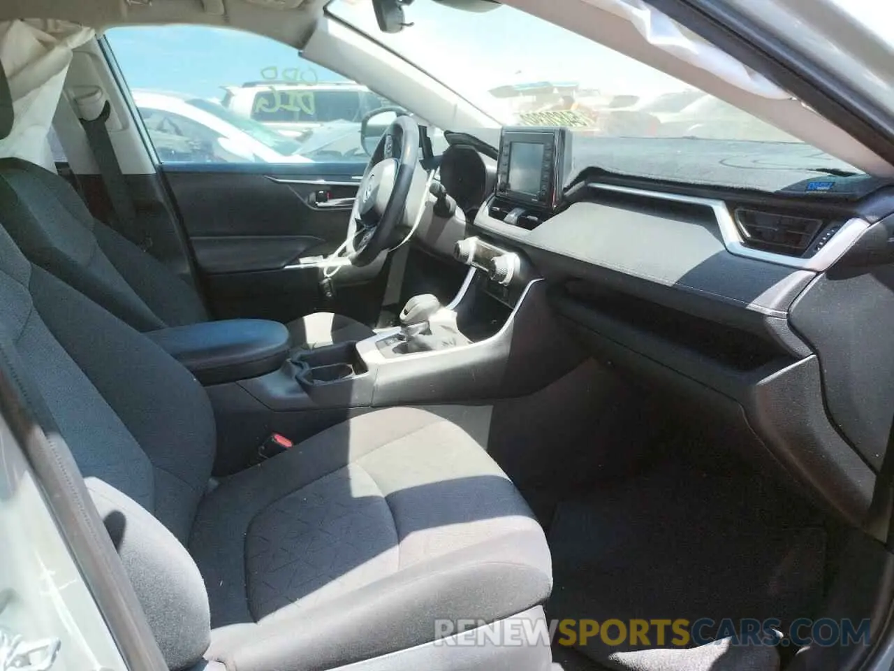 5 Photograph of a damaged car 4T3R6RFV3MU015574 TOYOTA RAV4 2021