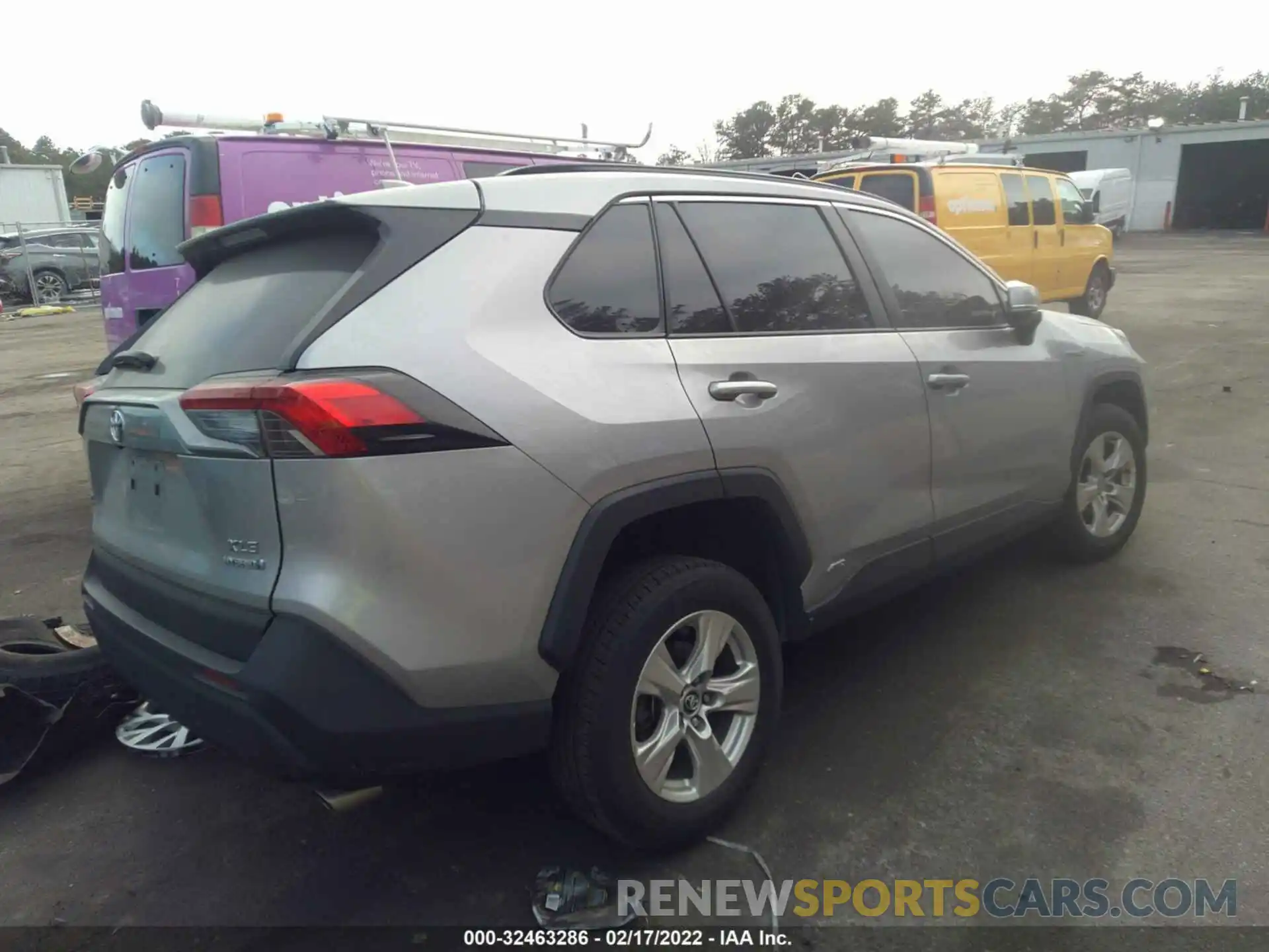 4 Photograph of a damaged car 4T3R6RFV5MU010571 TOYOTA RAV4 2021