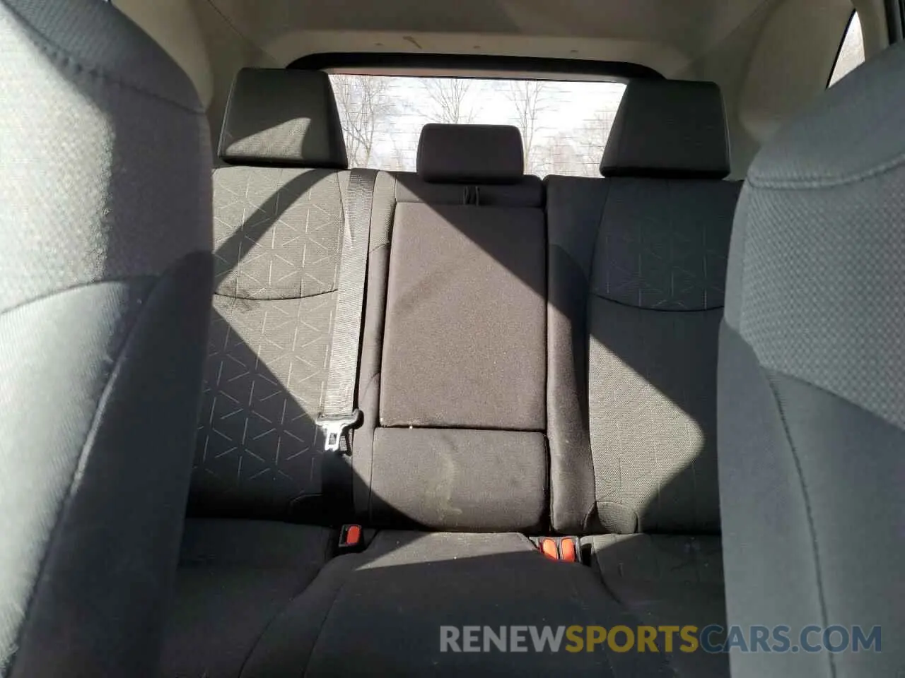 10 Photograph of a damaged car 4T3R6RFV5MU014913 TOYOTA RAV4 2021