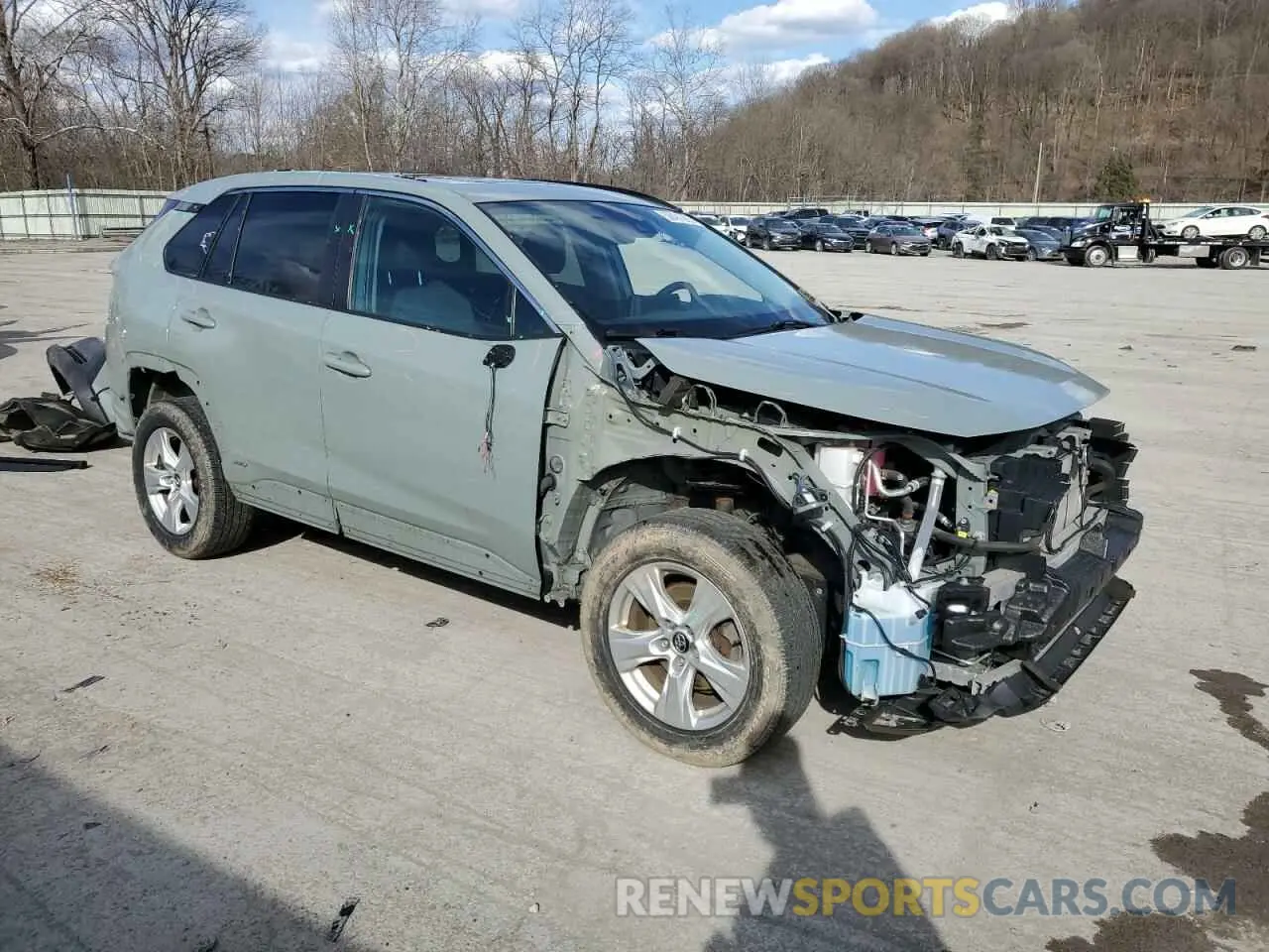4 Photograph of a damaged car 4T3R6RFV5MU014913 TOYOTA RAV4 2021