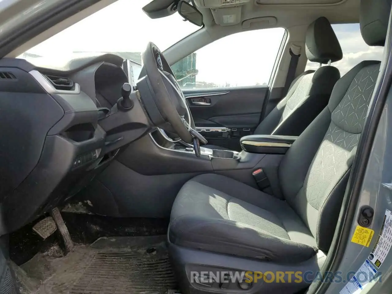 7 Photograph of a damaged car 4T3R6RFV5MU014913 TOYOTA RAV4 2021