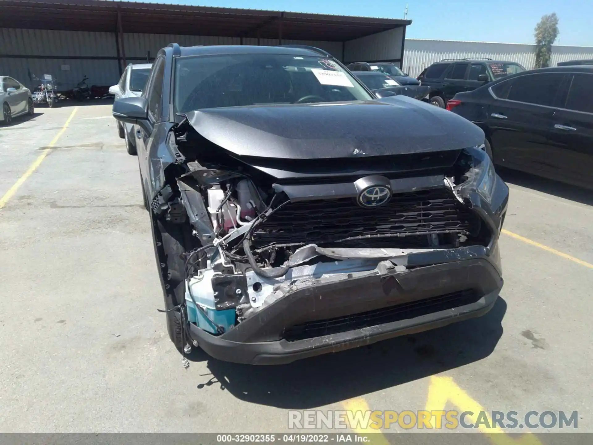 6 Photograph of a damaged car 4T3R6RFV5MU022090 TOYOTA RAV4 2021