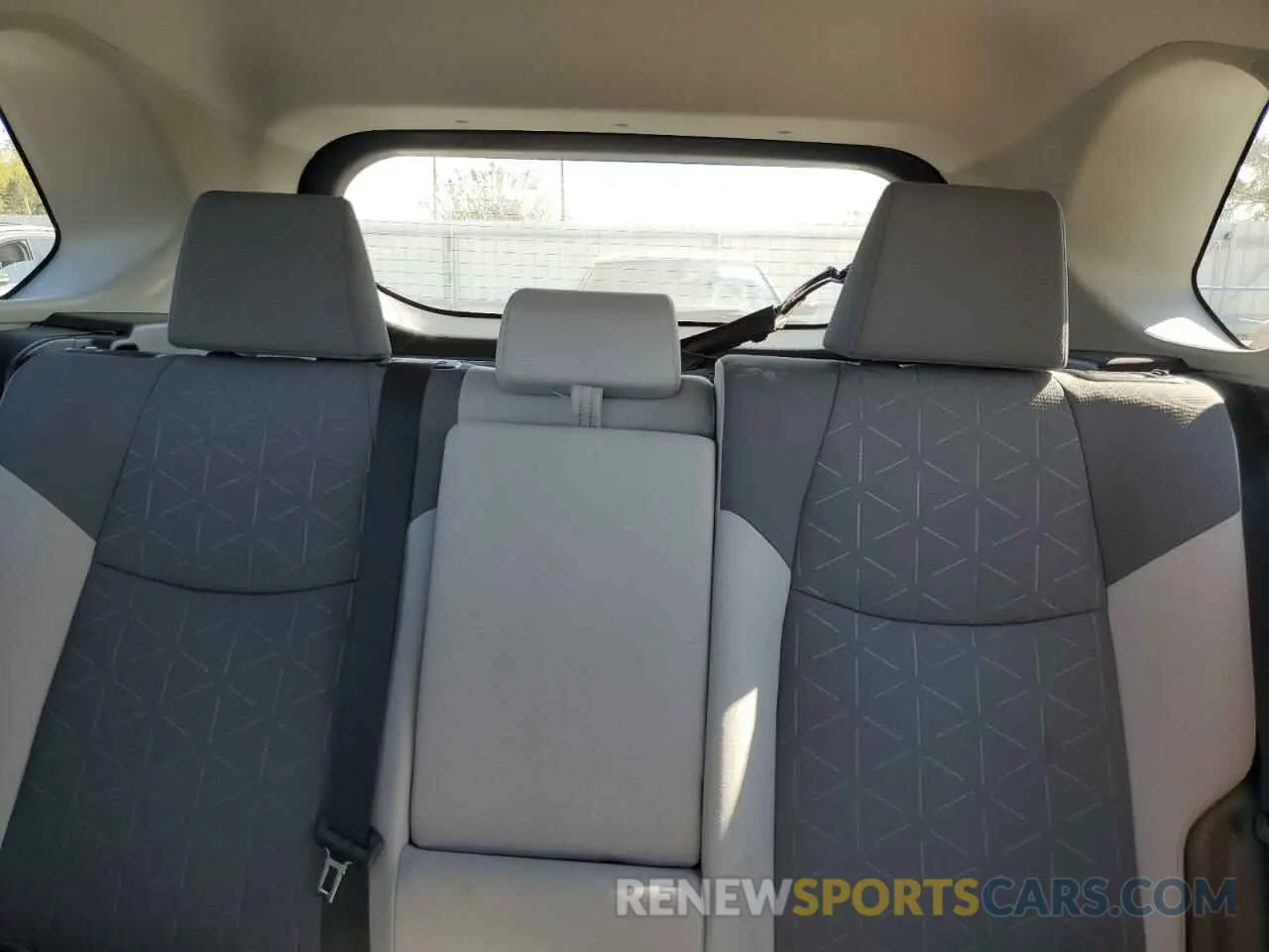 10 Photograph of a damaged car 4T3R6RFV6MU017657 TOYOTA RAV4 2021