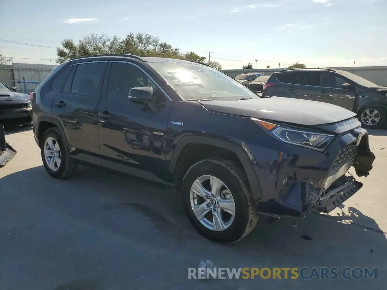4 Photograph of a damaged car 4T3R6RFV6MU017657 TOYOTA RAV4 2021