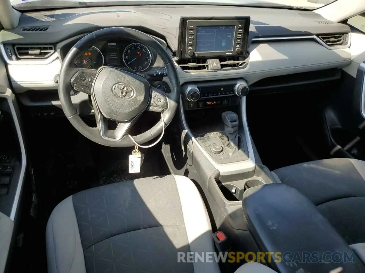 8 Photograph of a damaged car 4T3R6RFV6MU017657 TOYOTA RAV4 2021