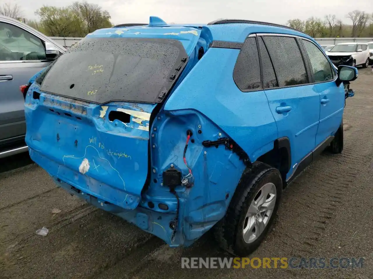 4 Photograph of a damaged car 4T3R6RFV6MU018310 TOYOTA RAV4 2021