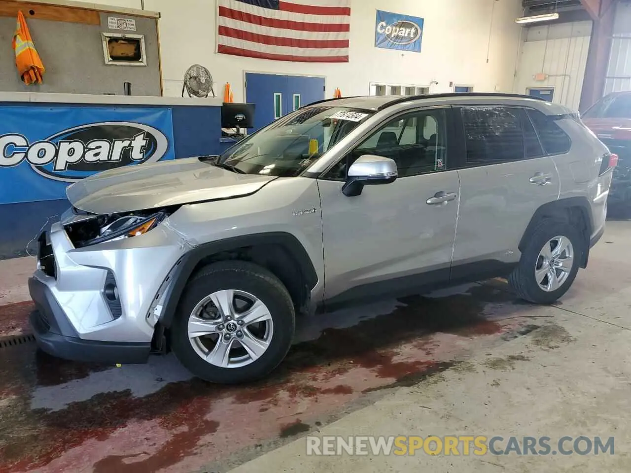 1 Photograph of a damaged car 4T3R6RFV7MU006330 TOYOTA RAV4 2021