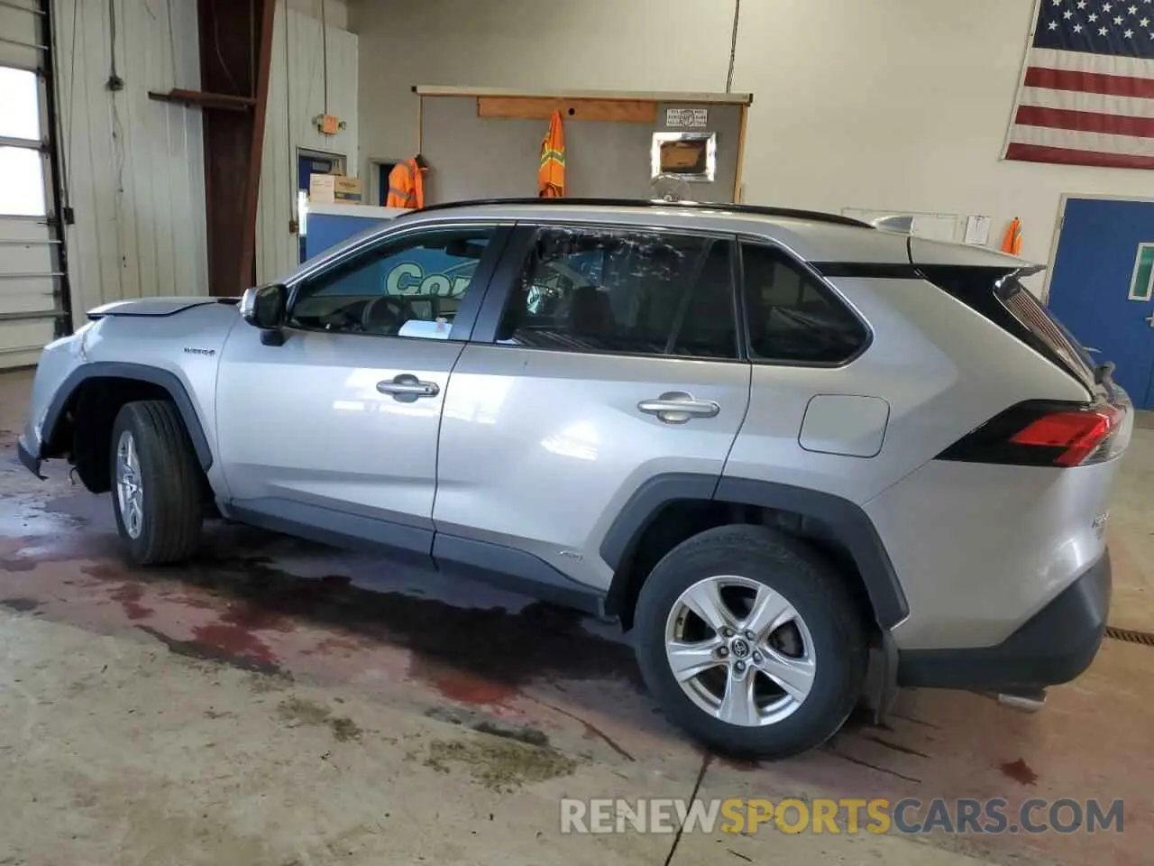 2 Photograph of a damaged car 4T3R6RFV7MU006330 TOYOTA RAV4 2021