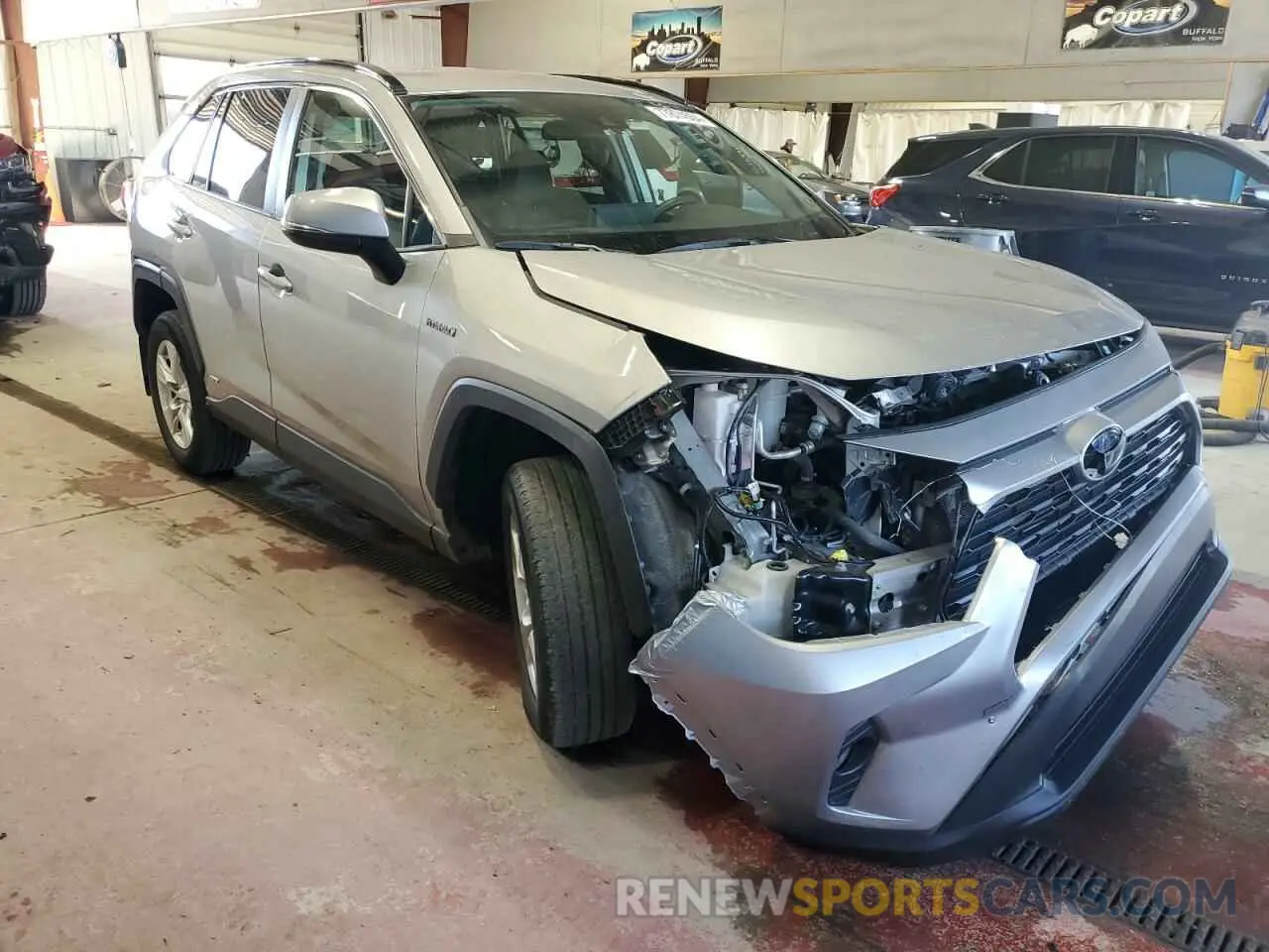 4 Photograph of a damaged car 4T3R6RFV7MU006330 TOYOTA RAV4 2021