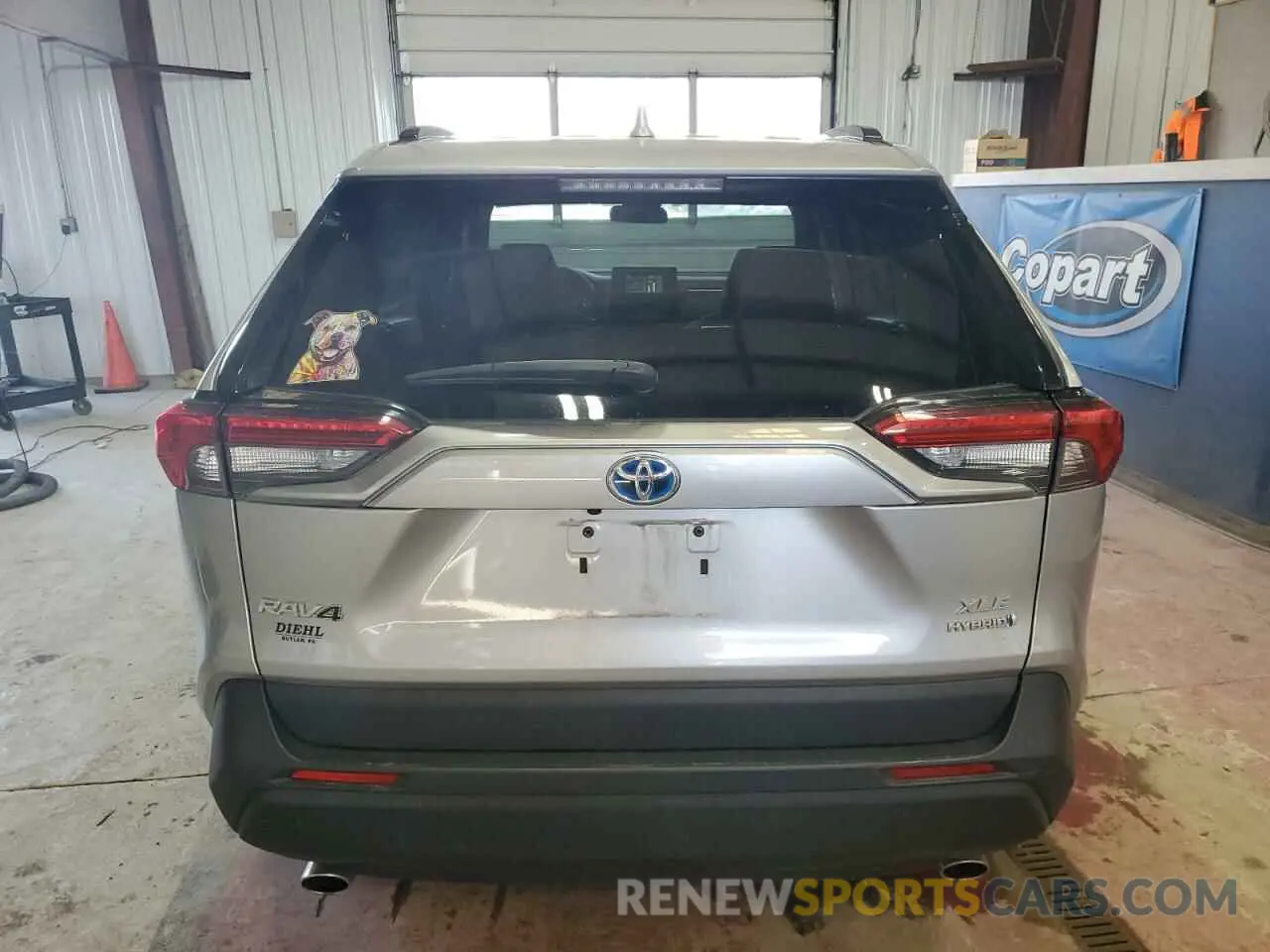 6 Photograph of a damaged car 4T3R6RFV7MU006330 TOYOTA RAV4 2021