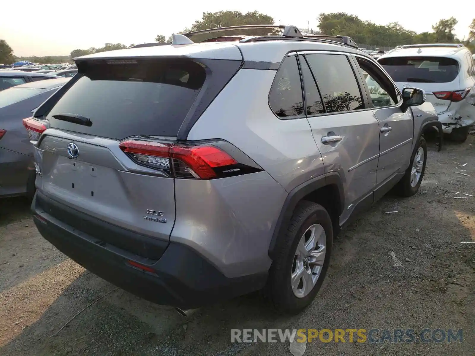 4 Photograph of a damaged car 4T3R6RFV7MU013648 TOYOTA RAV4 2021