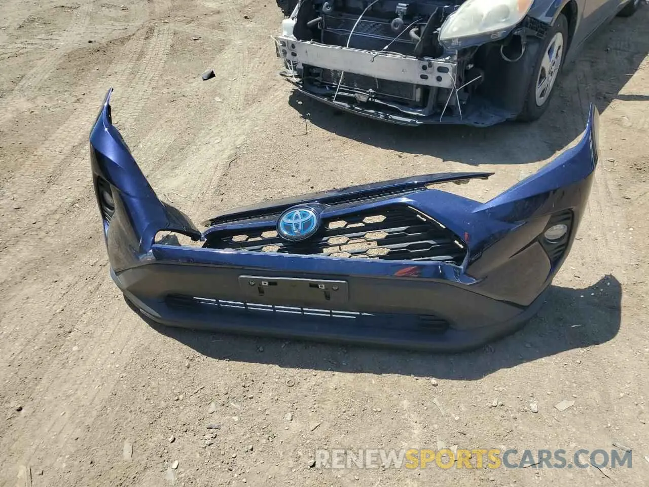 13 Photograph of a damaged car 4T3R6RFV7MU016047 TOYOTA RAV4 2021