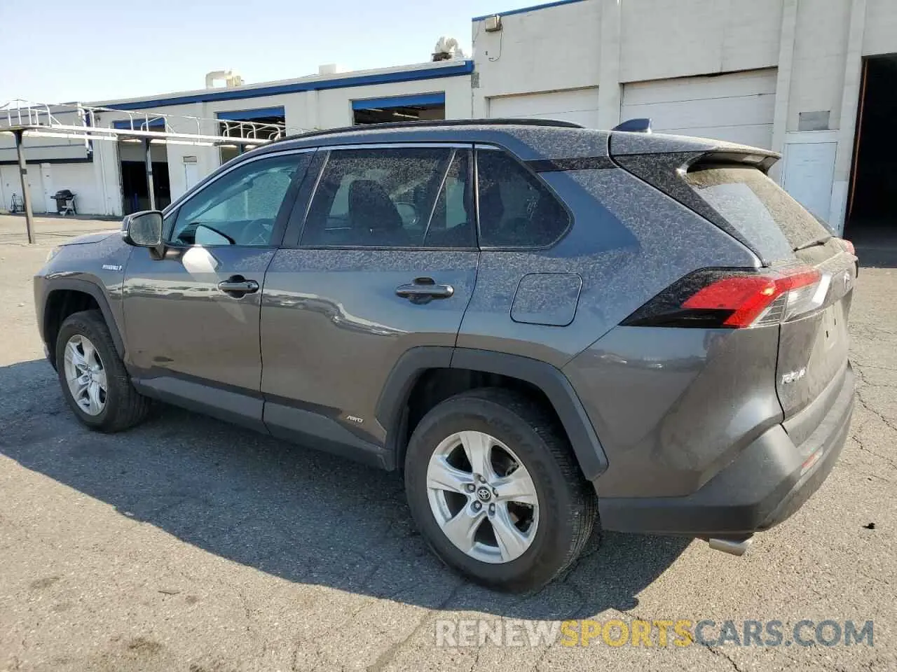 2 Photograph of a damaged car 4T3R6RFV8MU011570 TOYOTA RAV4 2021