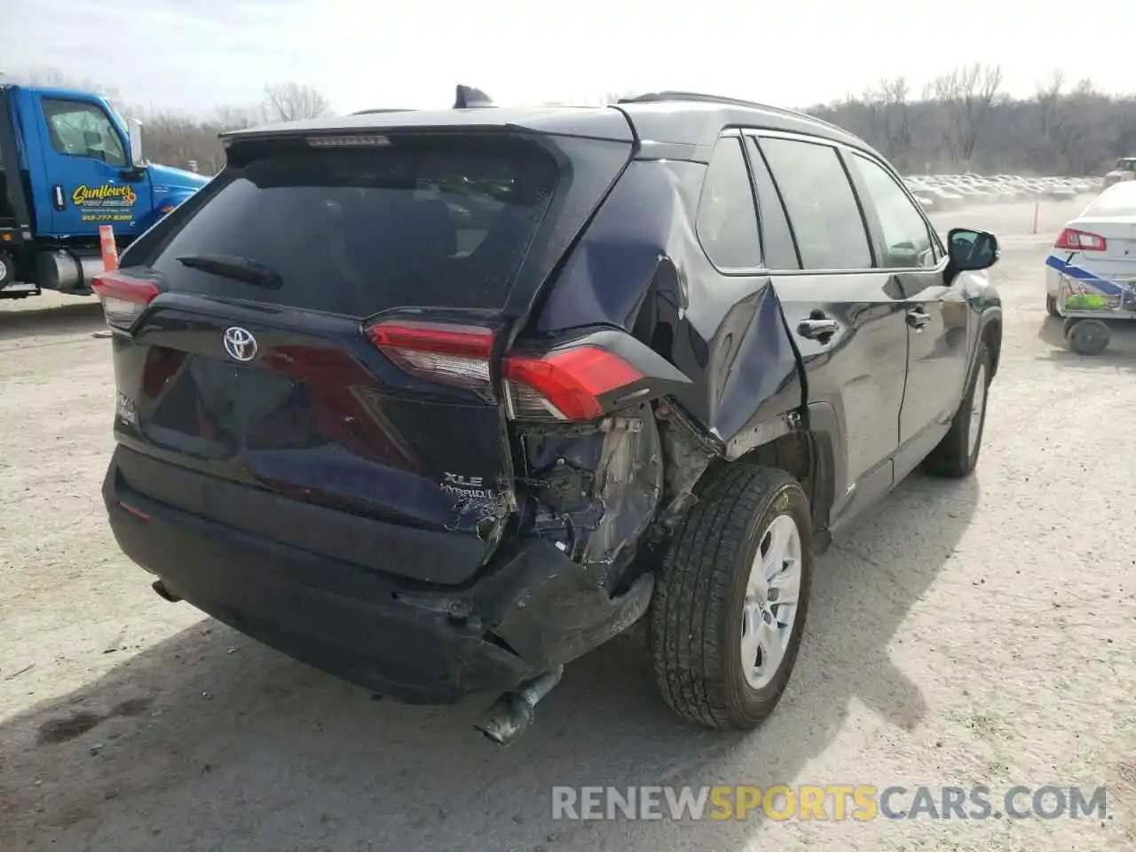 9 Photograph of a damaged car 4T3R6RFV8MU012962 TOYOTA RAV4 2021