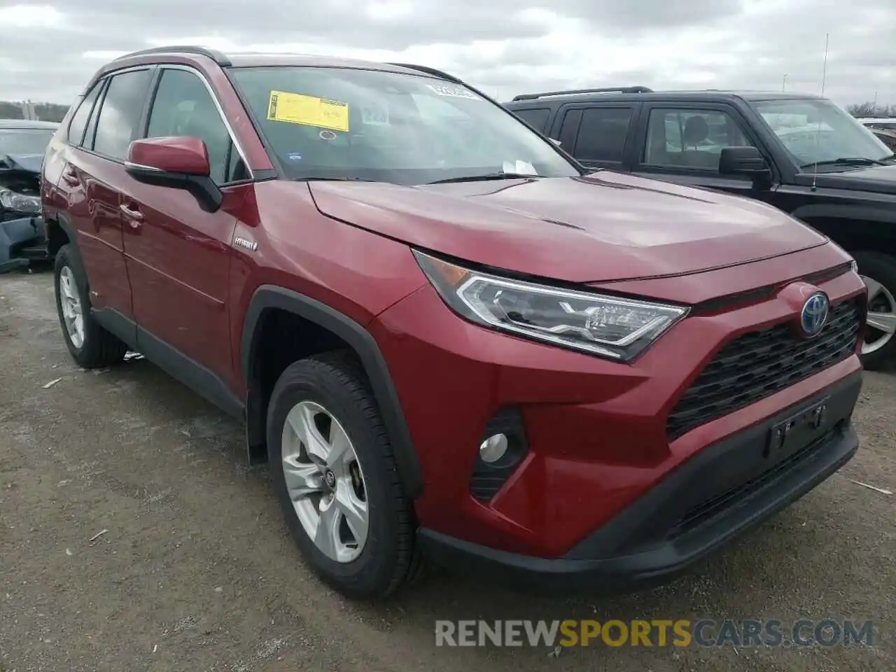 1 Photograph of a damaged car 4T3R6RFV8MU020060 TOYOTA RAV4 2021