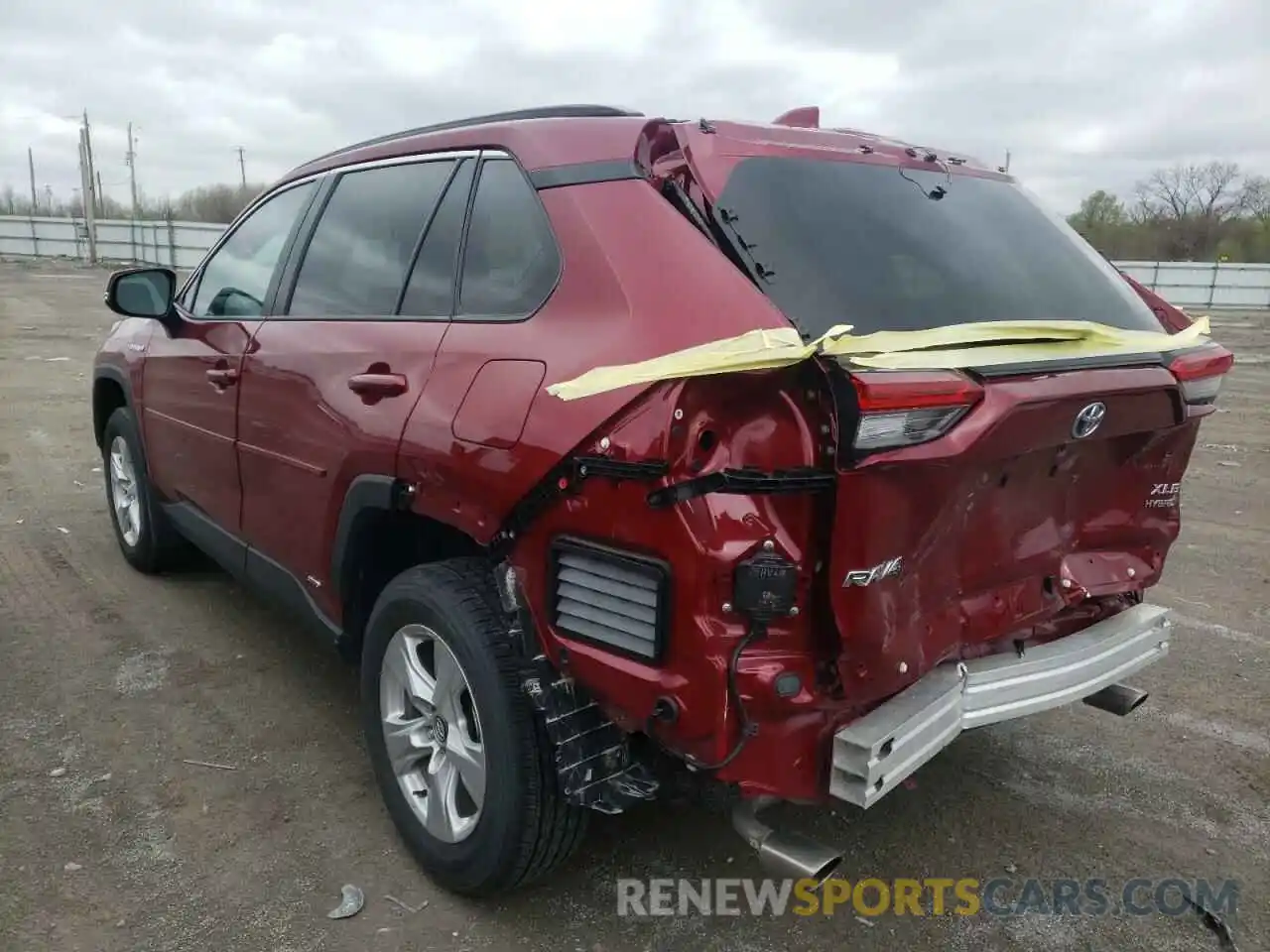 3 Photograph of a damaged car 4T3R6RFV8MU020060 TOYOTA RAV4 2021