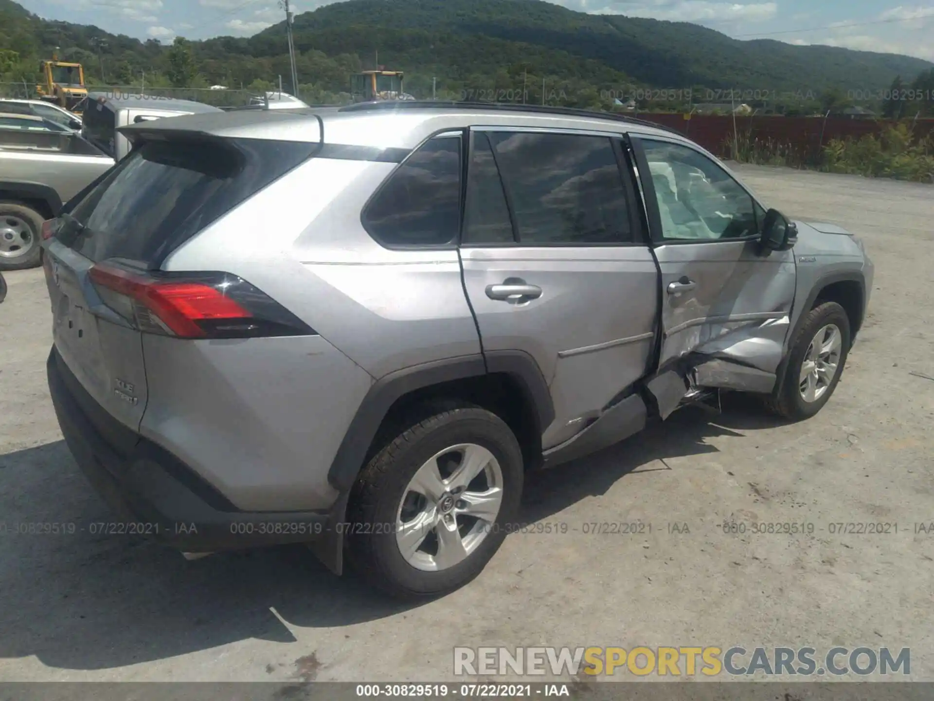 4 Photograph of a damaged car 4T3R6RFV9MU012842 TOYOTA RAV4 2021