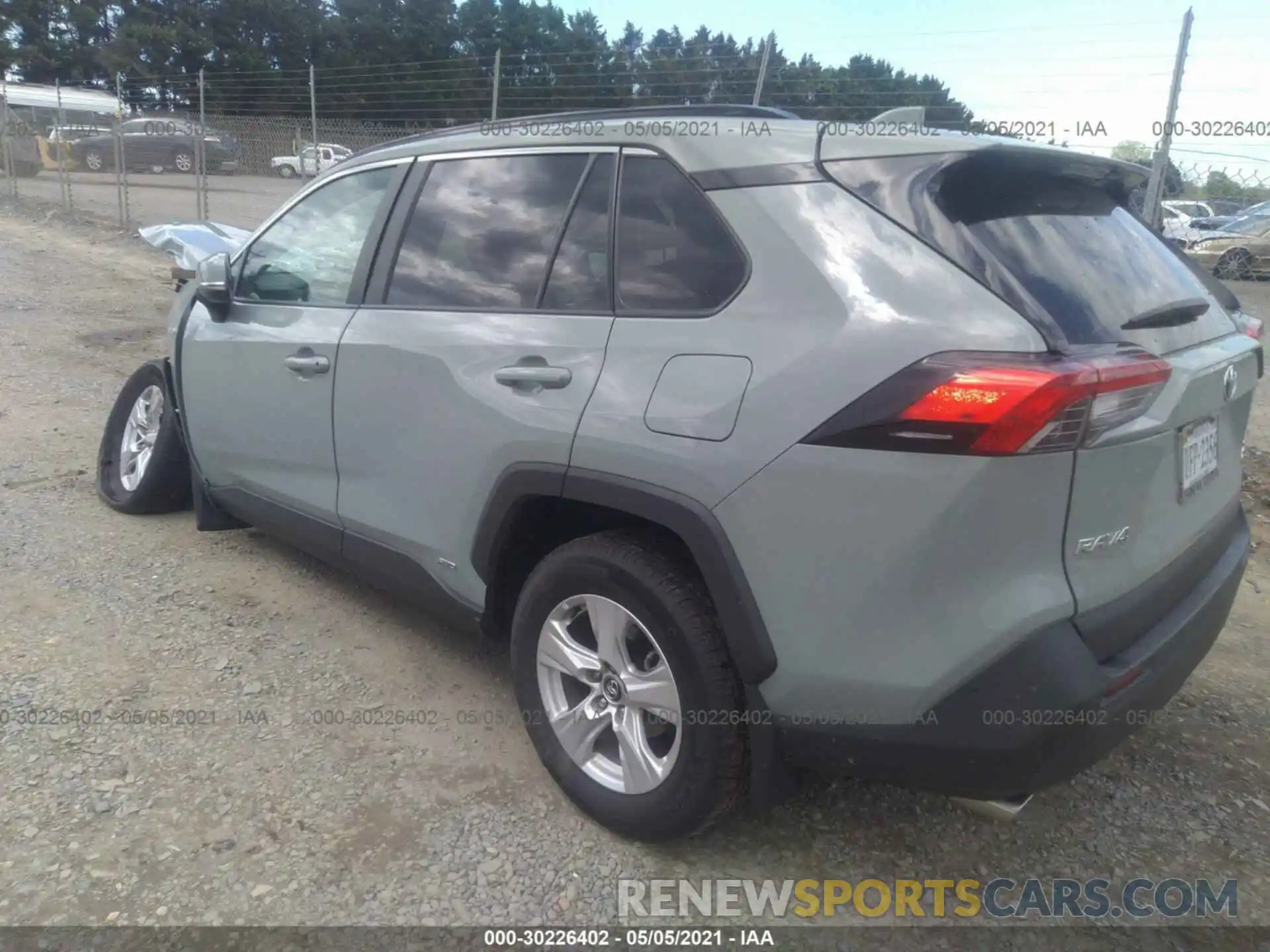 3 Photograph of a damaged car 4T3R6RFV9MU025641 TOYOTA RAV4 2021