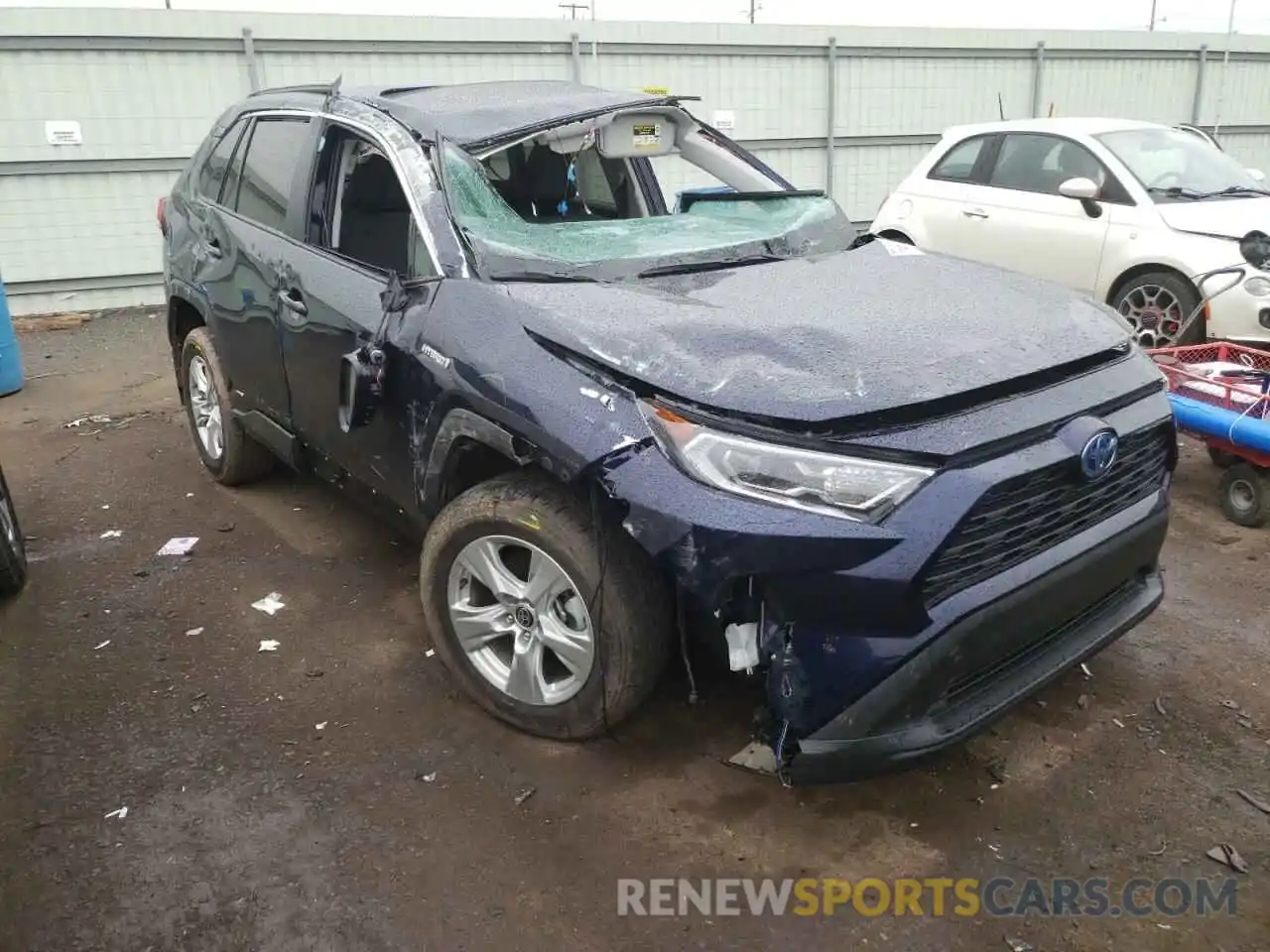 1 Photograph of a damaged car 4T3R6RFV9MU028894 TOYOTA RAV4 2021