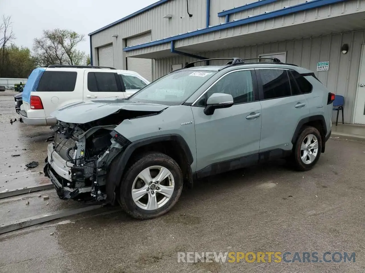 1 Photograph of a damaged car 4T3R6RFVXMU014938 TOYOTA RAV4 2021