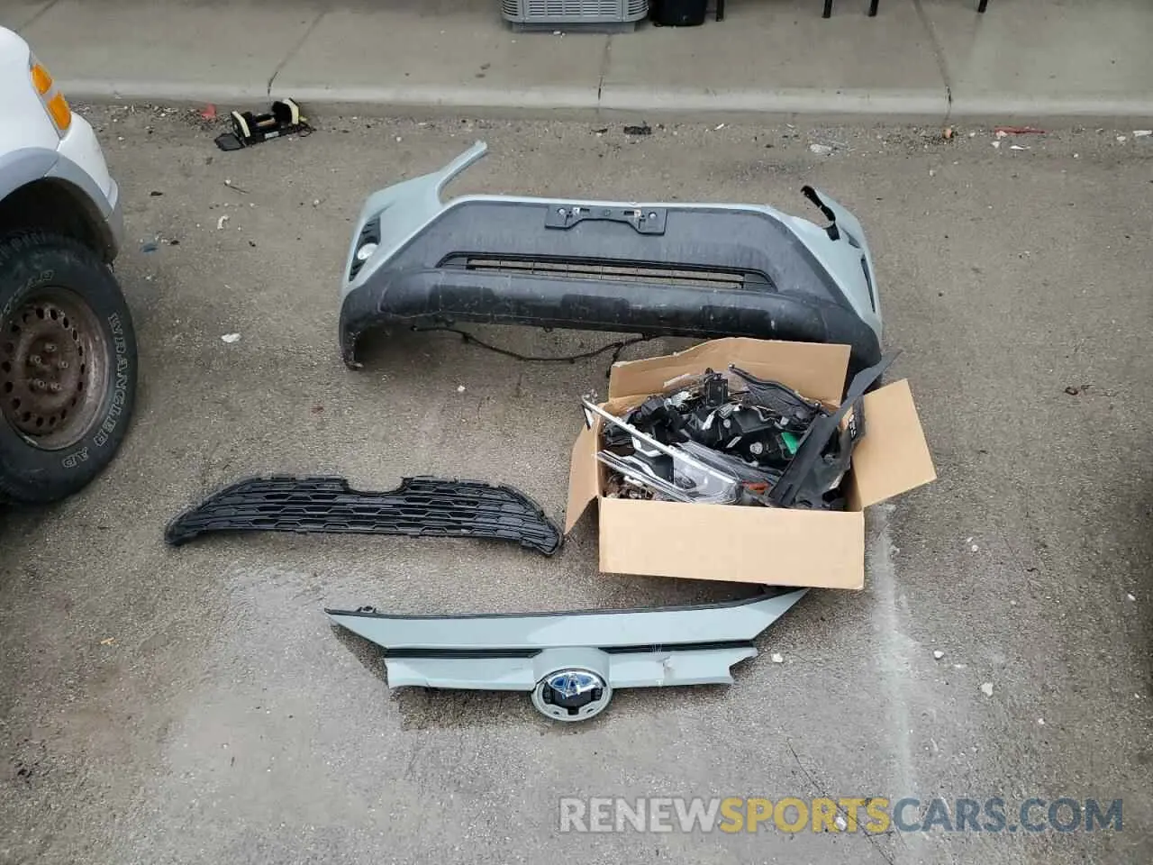 13 Photograph of a damaged car 4T3R6RFVXMU014938 TOYOTA RAV4 2021