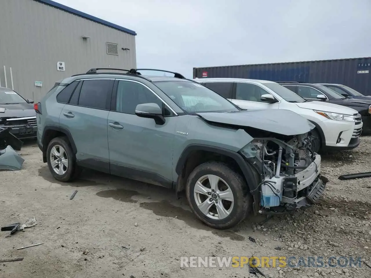 4 Photograph of a damaged car 4T3R6RFVXMU014938 TOYOTA RAV4 2021