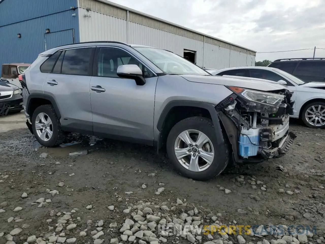 4 Photograph of a damaged car 4T3R6RFVXMU015295 TOYOTA RAV4 2021