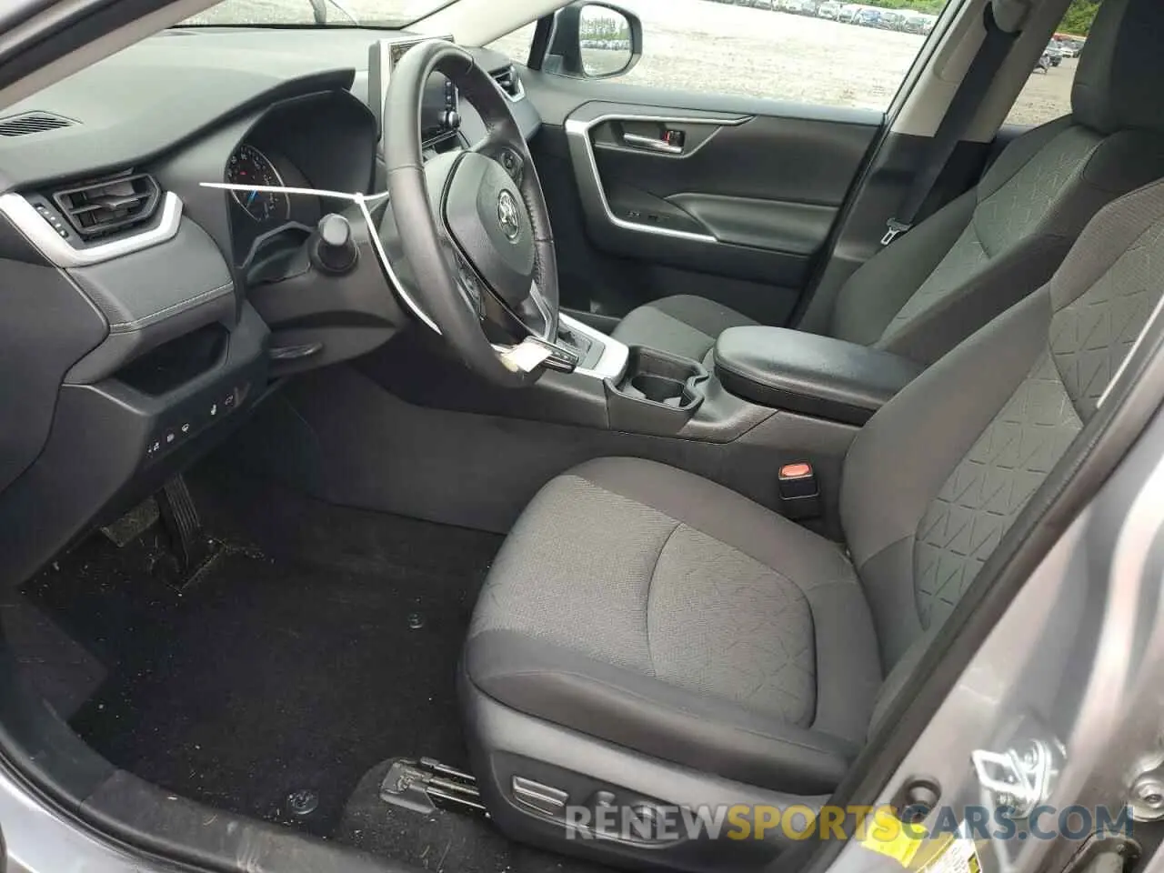 7 Photograph of a damaged car 4T3R6RFVXMU015295 TOYOTA RAV4 2021