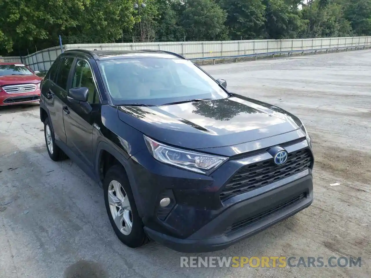 1 Photograph of a damaged car 4T3RWRFV0MU040013 TOYOTA RAV4 2021