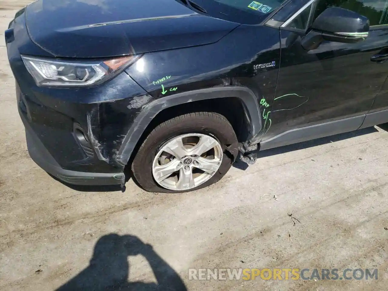 9 Photograph of a damaged car 4T3RWRFV0MU040013 TOYOTA RAV4 2021