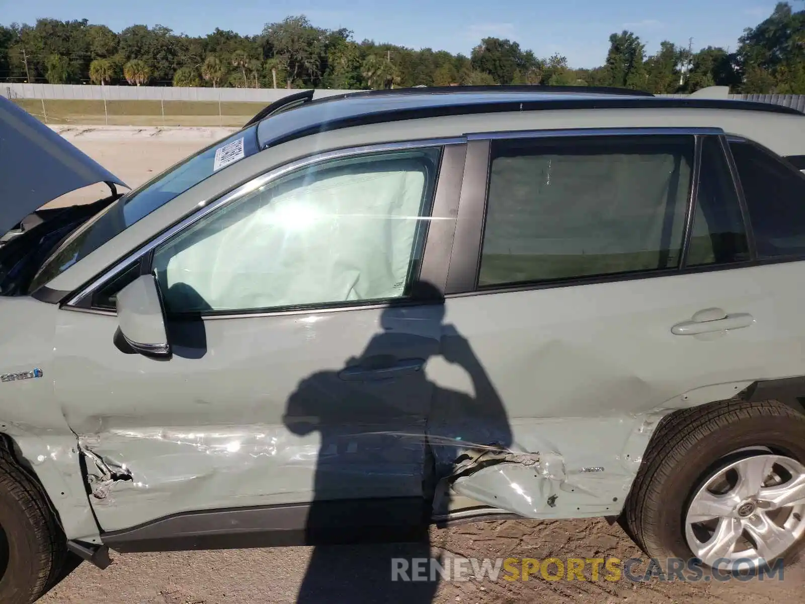 10 Photograph of a damaged car 4T3RWRFV4MU019598 TOYOTA RAV4 2021