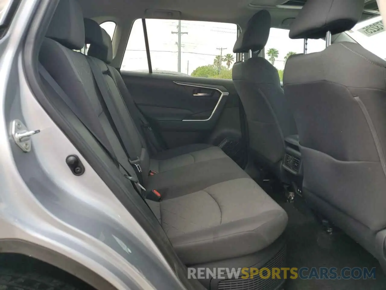 11 Photograph of a damaged car 4T3RWRFV6MU016752 TOYOTA RAV4 2021