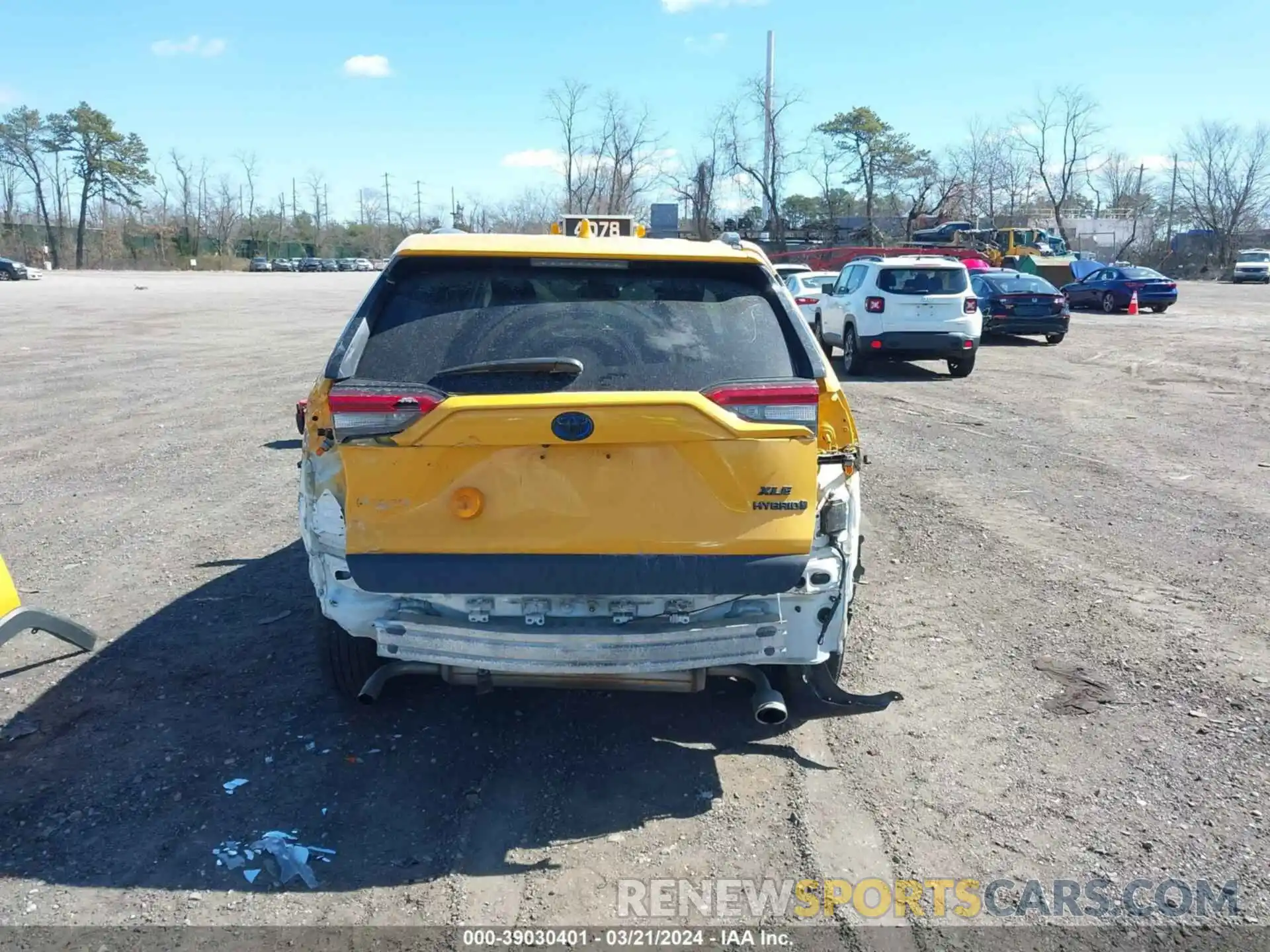 17 Photograph of a damaged car 4T3RWRFV6MU025872 TOYOTA RAV4 2021