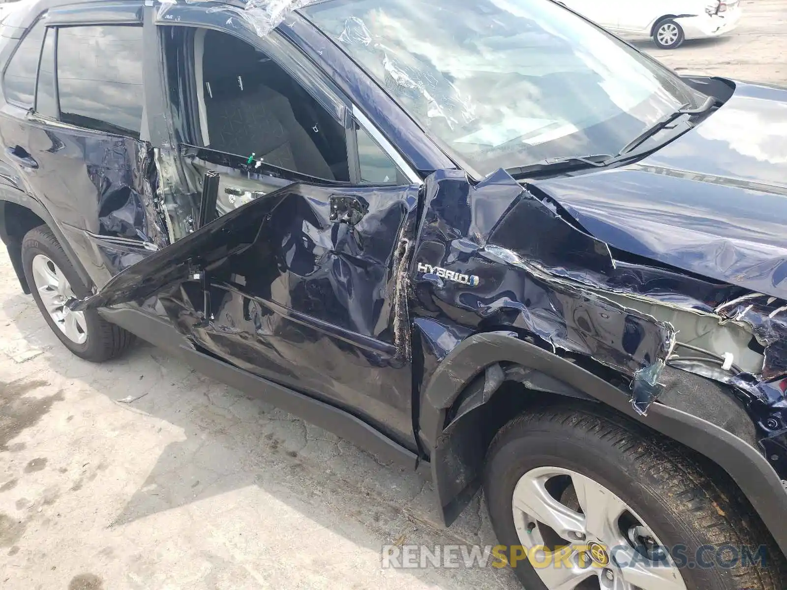 9 Photograph of a damaged car 4T3RWRFV8MU014114 TOYOTA RAV4 2021