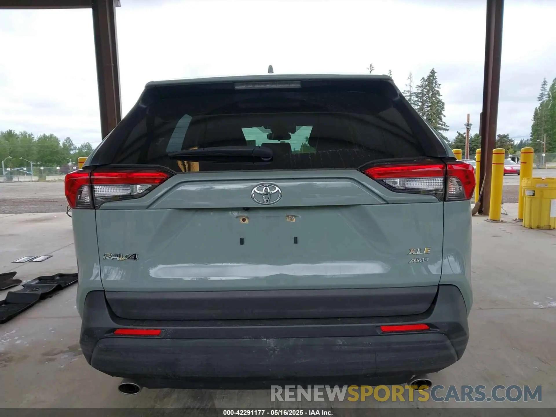 16 Photograph of a damaged car JTMA1RFV6MD076023 TOYOTA RAV4 2021