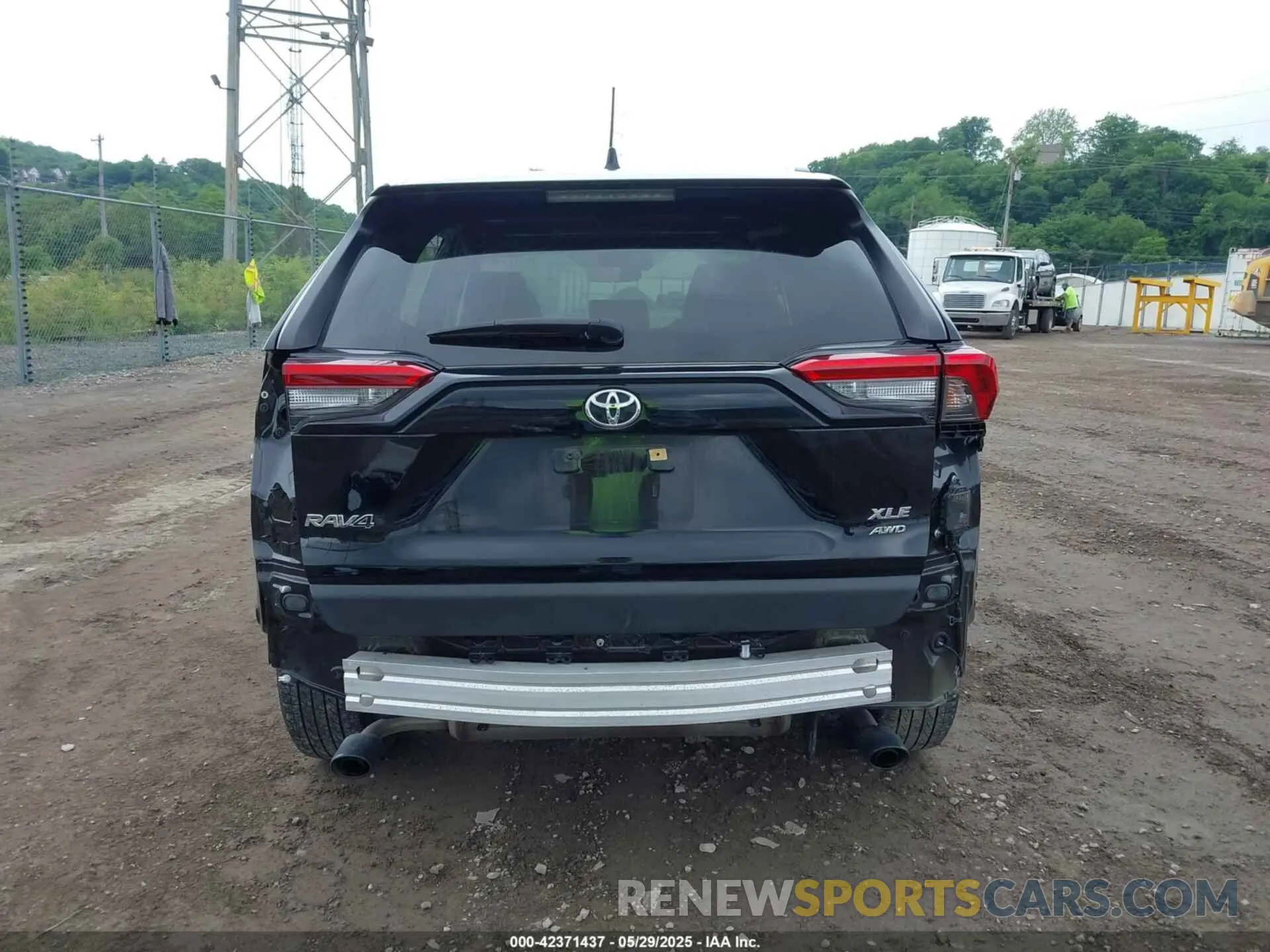 17 Photograph of a damaged car JTMA1RFV8MD069137 TOYOTA RAV4 2021